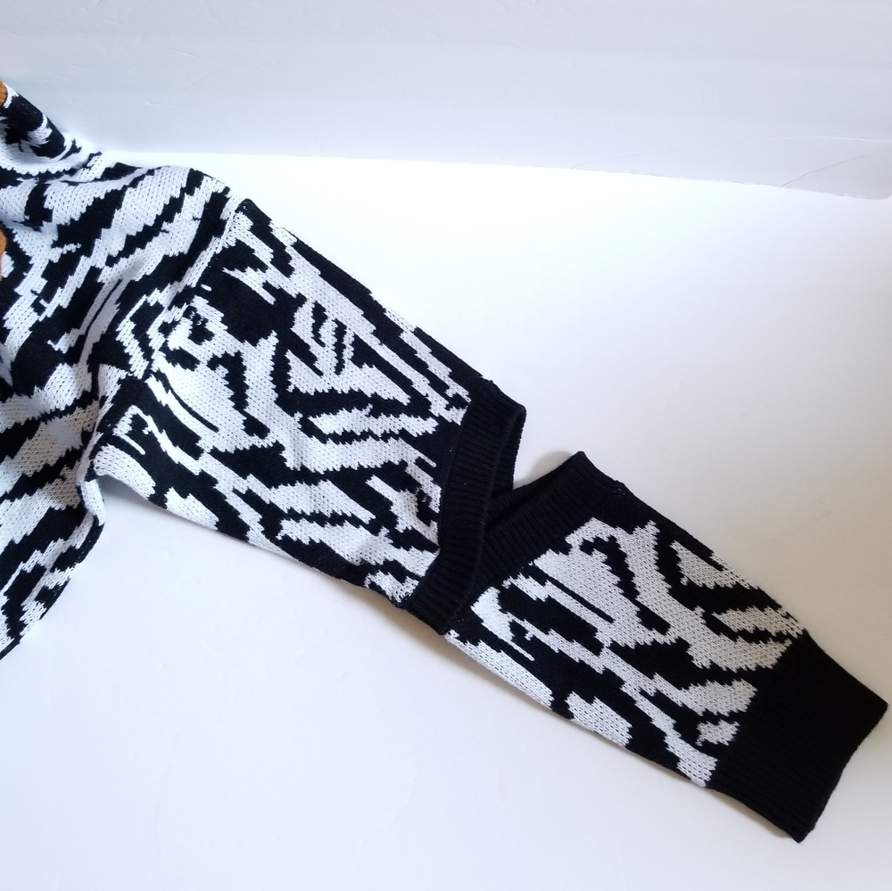 Pinko Jacquard Zebra Crewneck Slit Elbow Sweater Size Small Black White - Picture 4 of 7